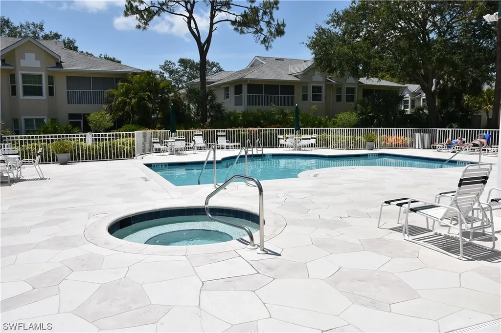 2852 Aintree Lane Naples FL 34112