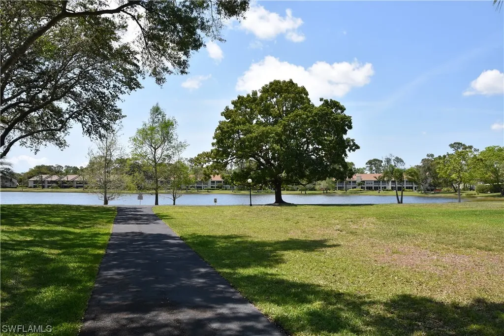 2852 Aintree Lane Naples FL 34112