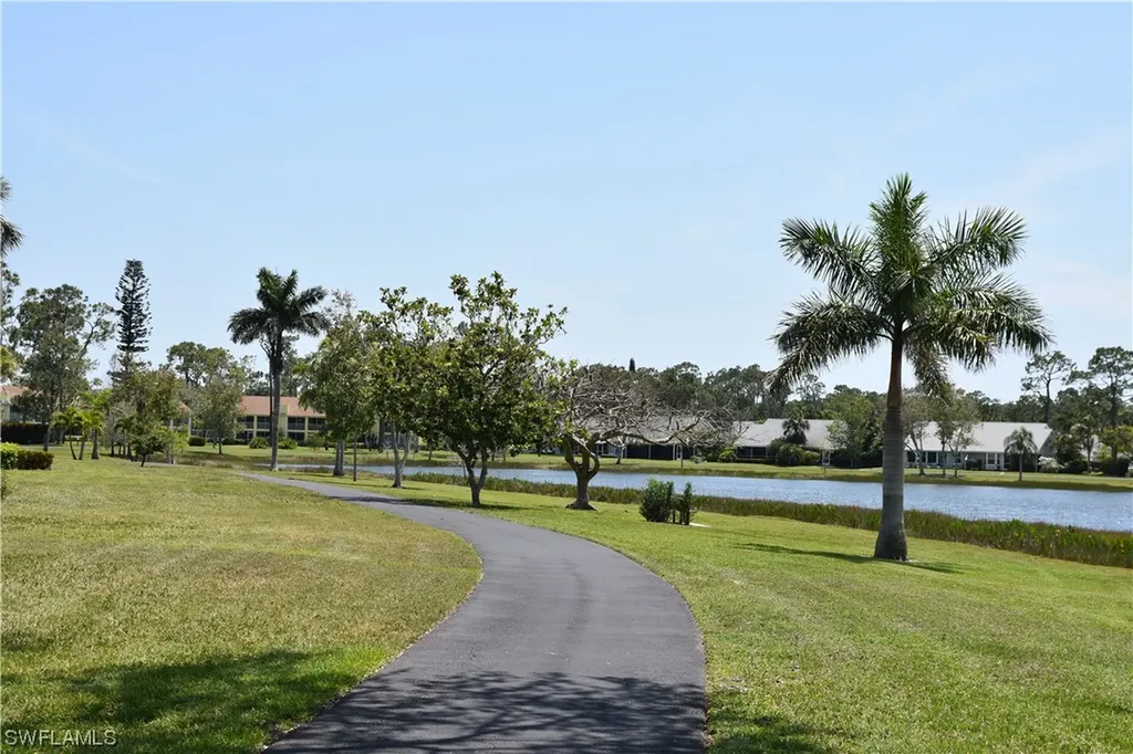 2852 Aintree Lane Naples FL 34112