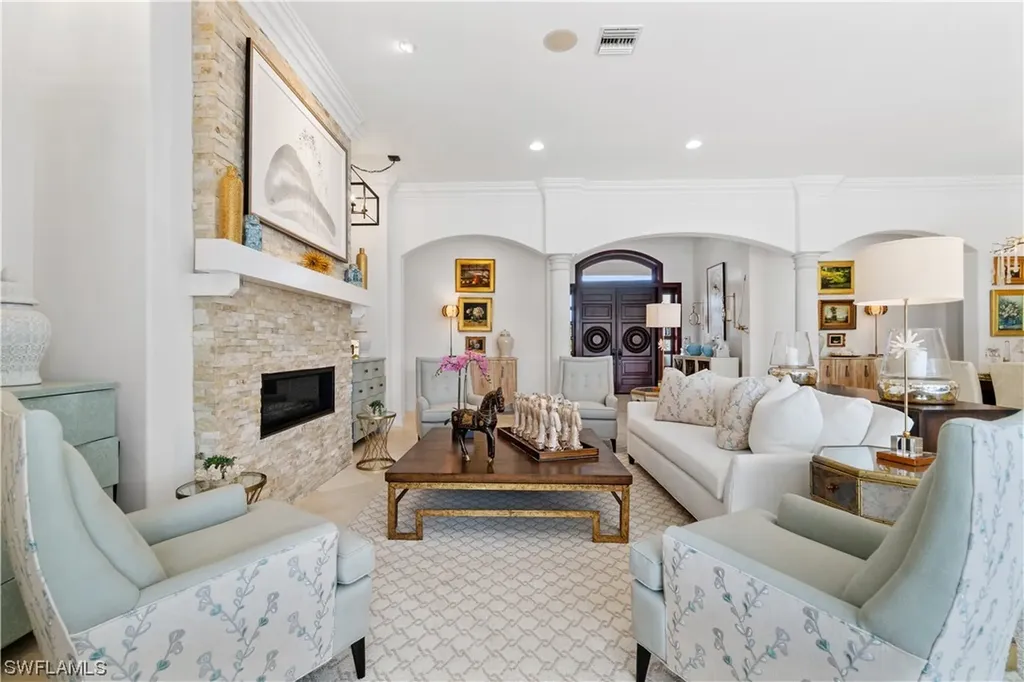 562 Portsmouth Court Naples FL 34110