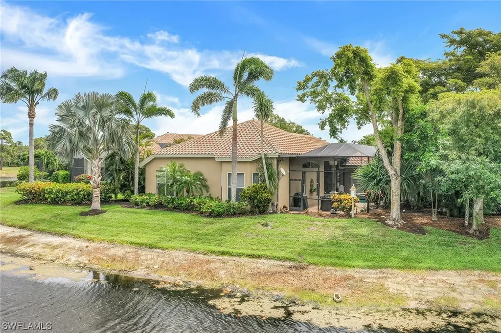 25010 Pinewater Cove Bonita Springs FL 34134