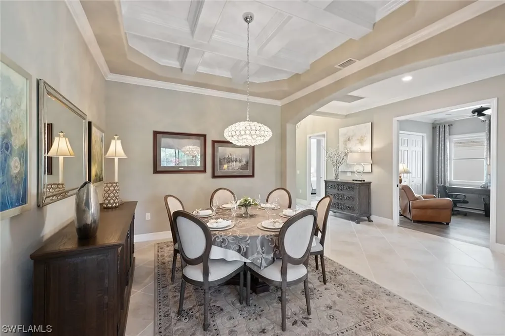 2802 Aviamar Circle Naples FL 34114