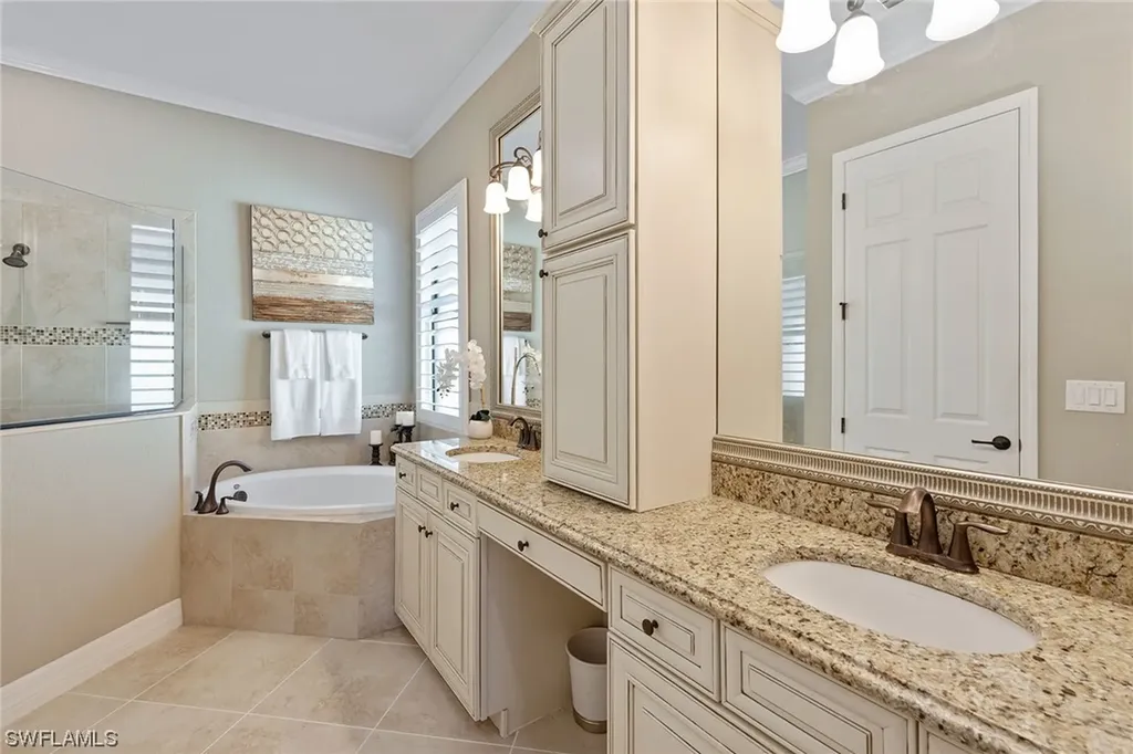 2802 Aviamar Circle Naples FL 34114