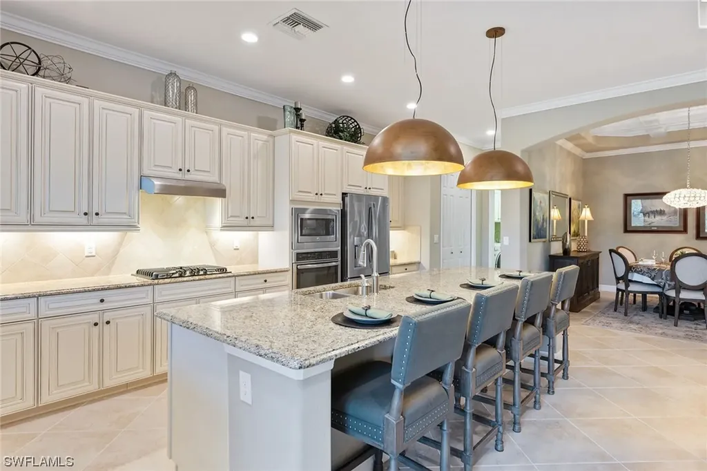 2802 Aviamar Circle Naples FL 34114