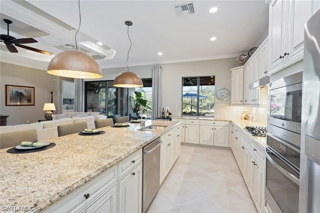 2802 Aviamar Circle Naples FL 34114