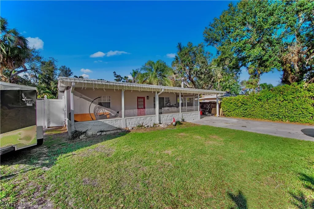217 Avacado Court Fort Myers FL 33905