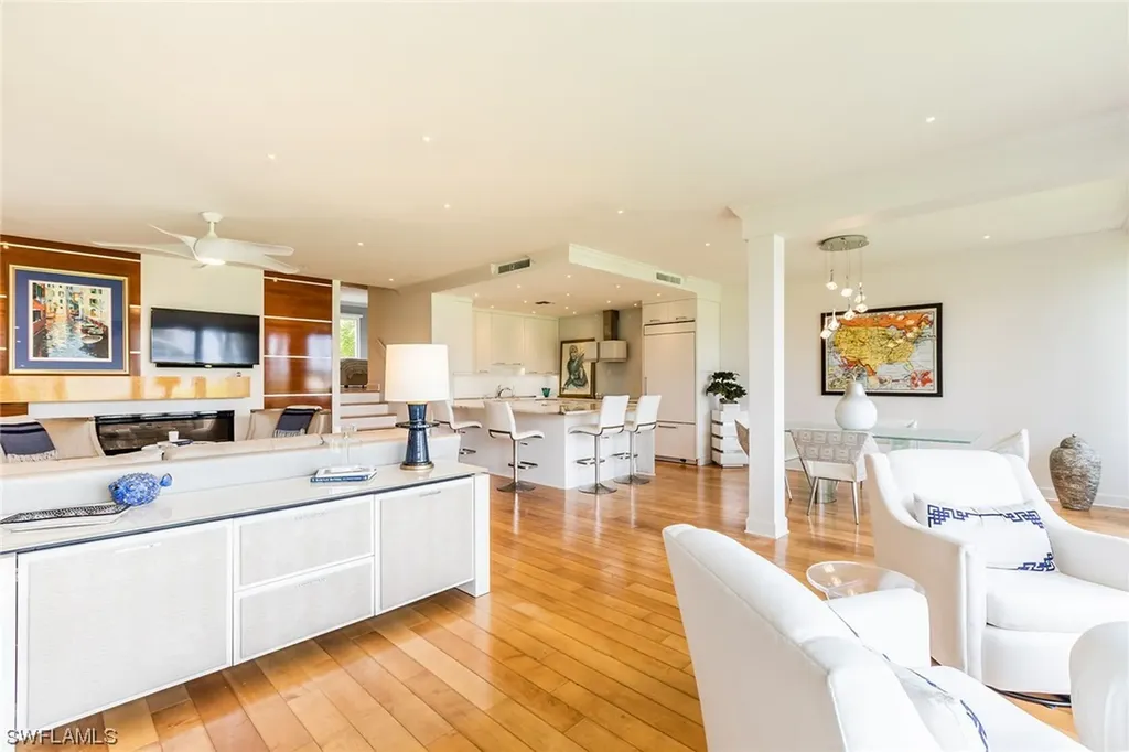 Naples FL, 2203 Gulf Shore Boulevard N, Unit E1