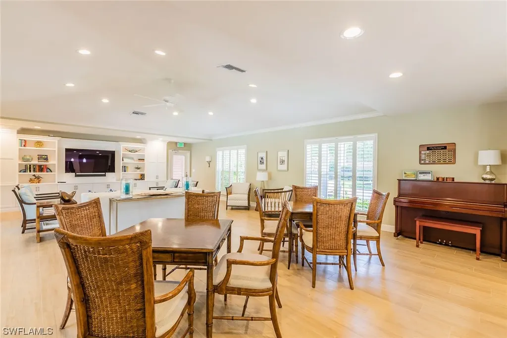 2203 Gulf Shore Boulevard N Naples FL 34102