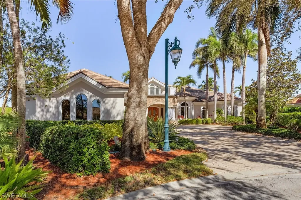 5102 Kensington High Street Naples FL 34105