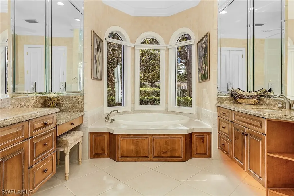 5102 Kensington High Street Naples FL 34105