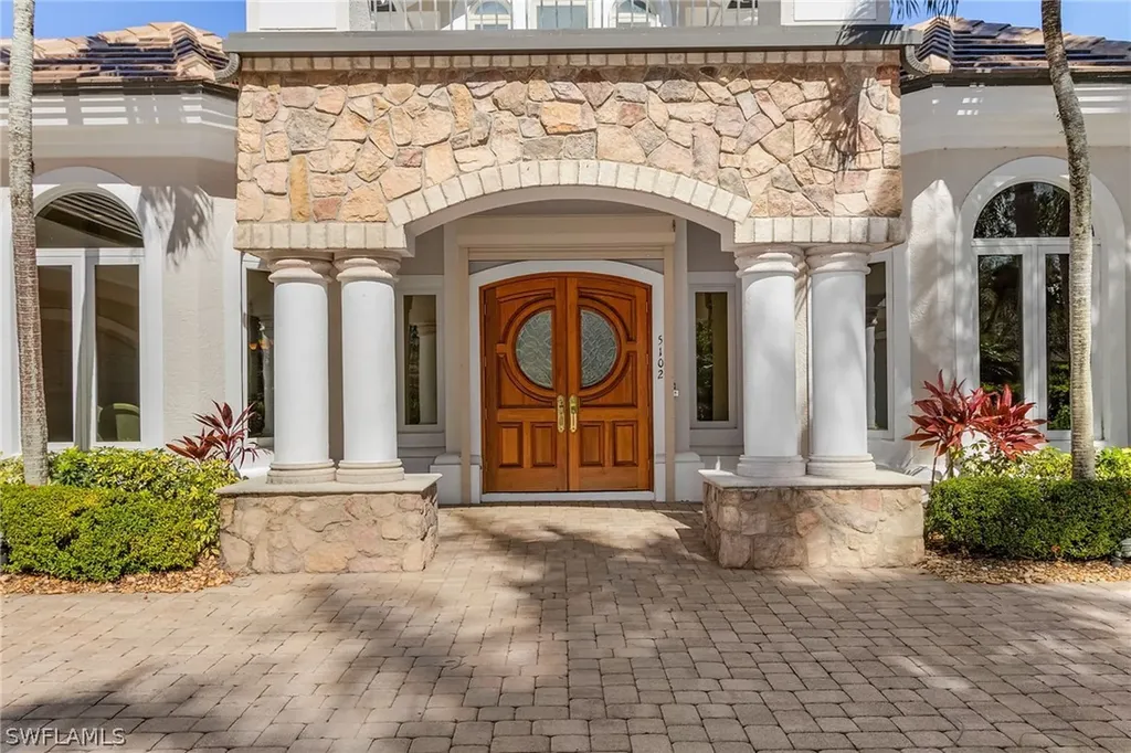 5102 Kensington High Street Naples FL 34105