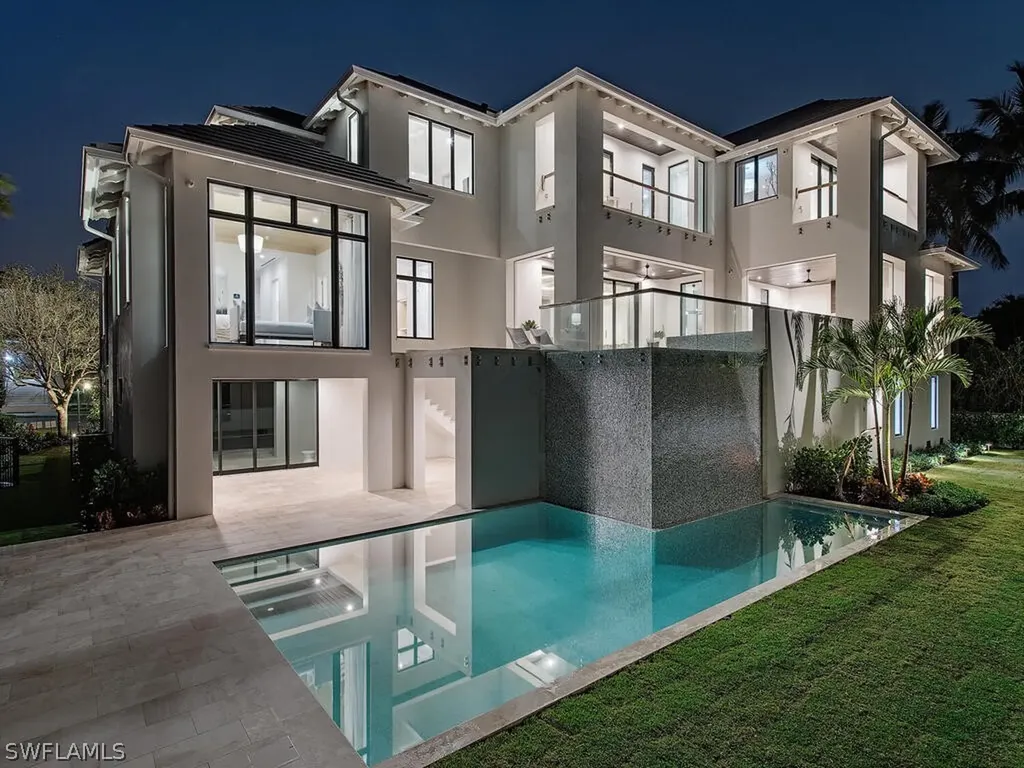 2060 Gordon Drive Naples FL 34102