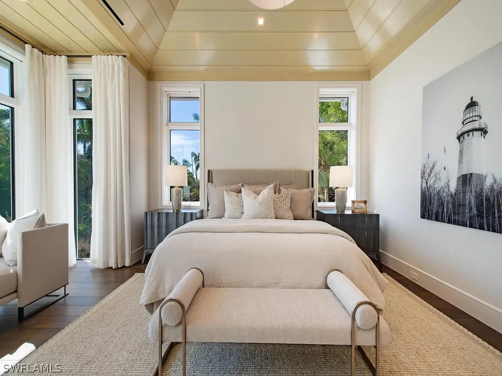 2060 Gordon Drive Naples FL 34102