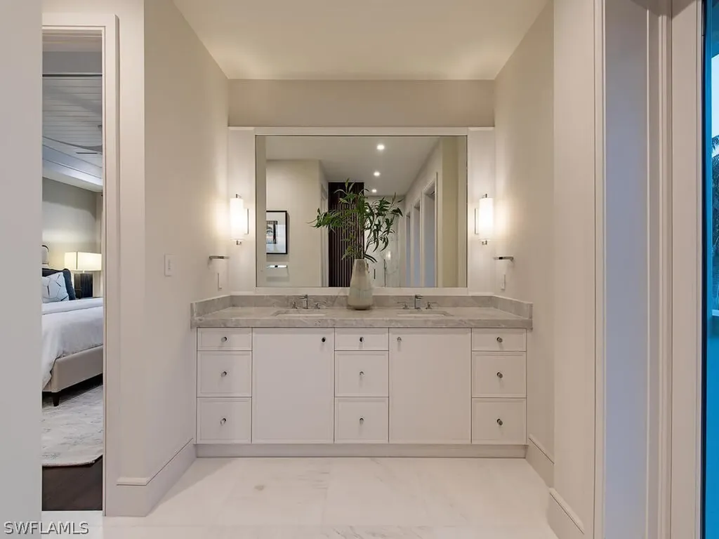 2060 Gordon Drive Naples FL 34102