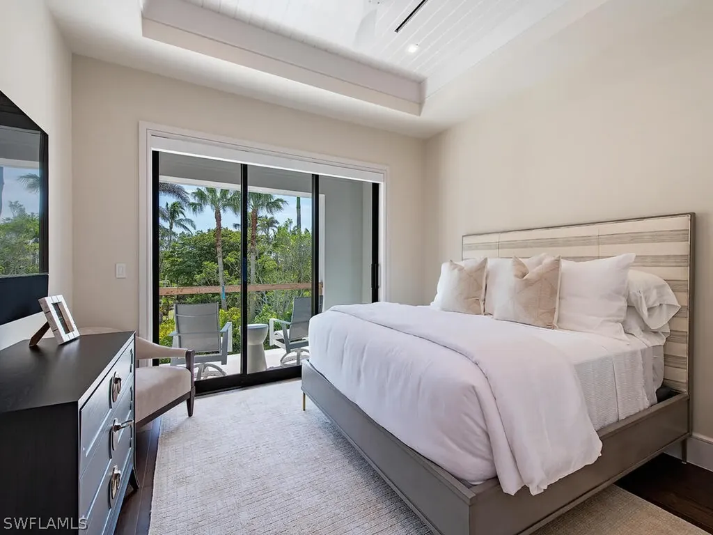 2060 Gordon Drive Naples FL 34102