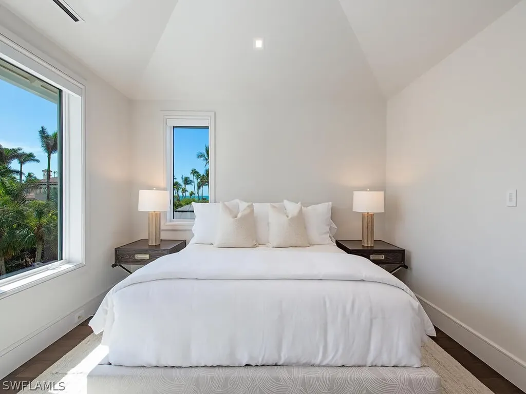 2060 Gordon Drive Naples FL 34102