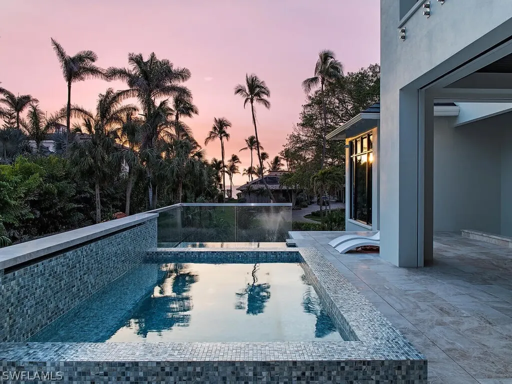 2060 Gordon Drive Naples FL 34102