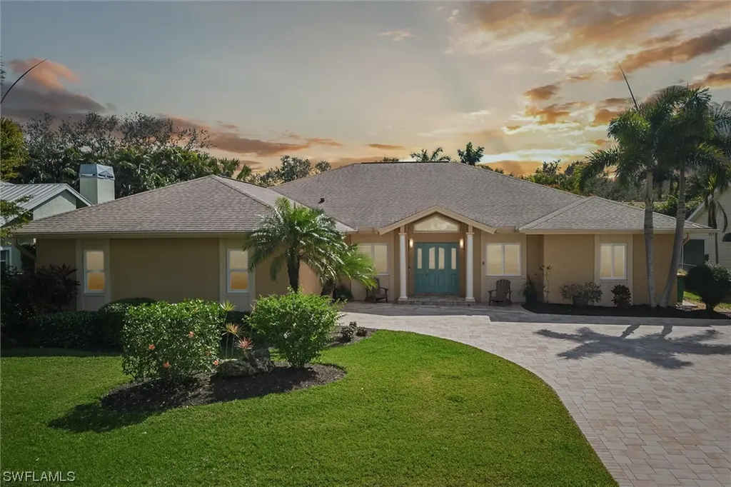 2197 Pine Woods Circle Naples FL 34105