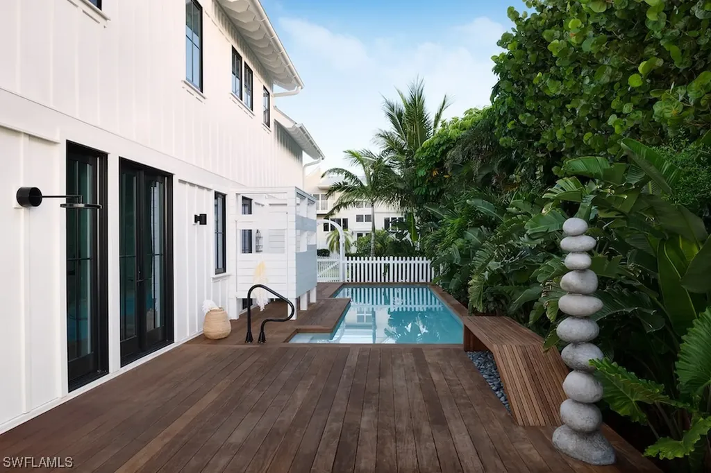 568 Lighthouse Way Sanibel FL 33957