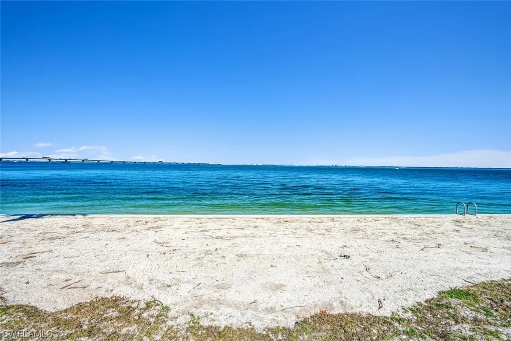 568 Lighthouse Way Sanibel FL 33957