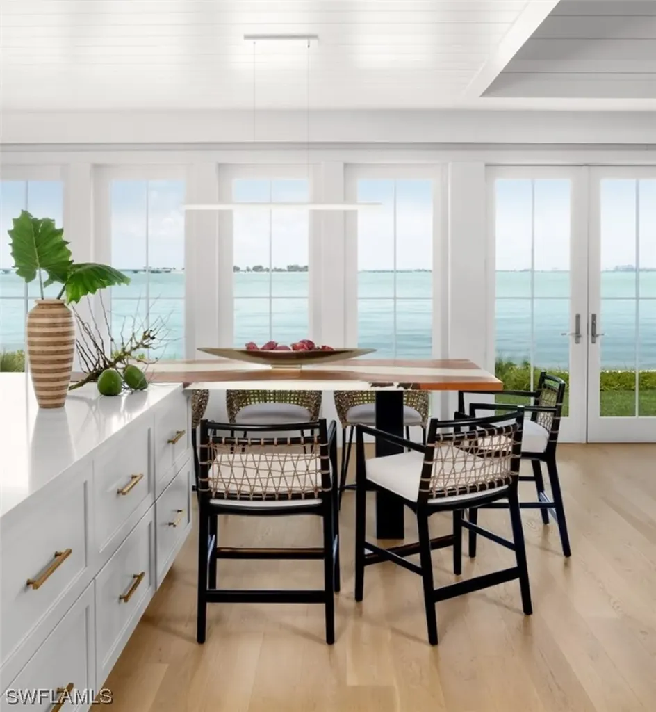 568 Lighthouse Way Sanibel FL 33957