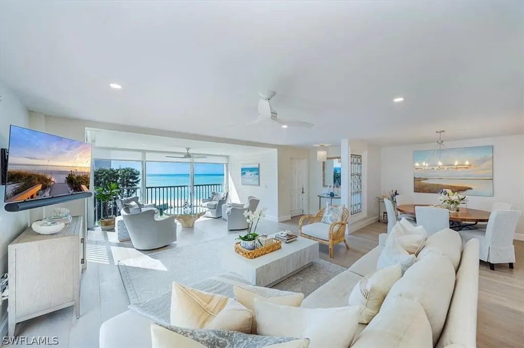 Naples FL, 3483 Gulf Shore Boulevard N, Unit 304