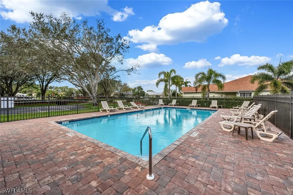 419 Crossfield Circle Naples FL 34104
