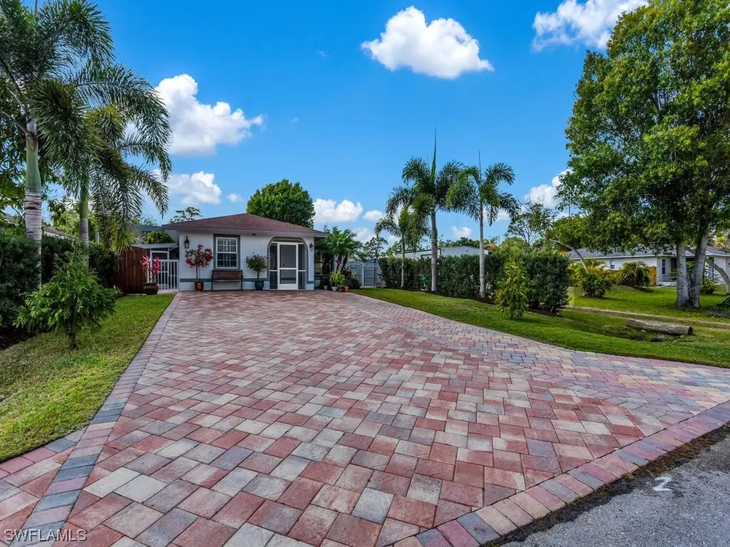 123 1st Street Naples FL 34113