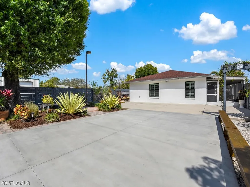 123 1st Street Naples FL 34113