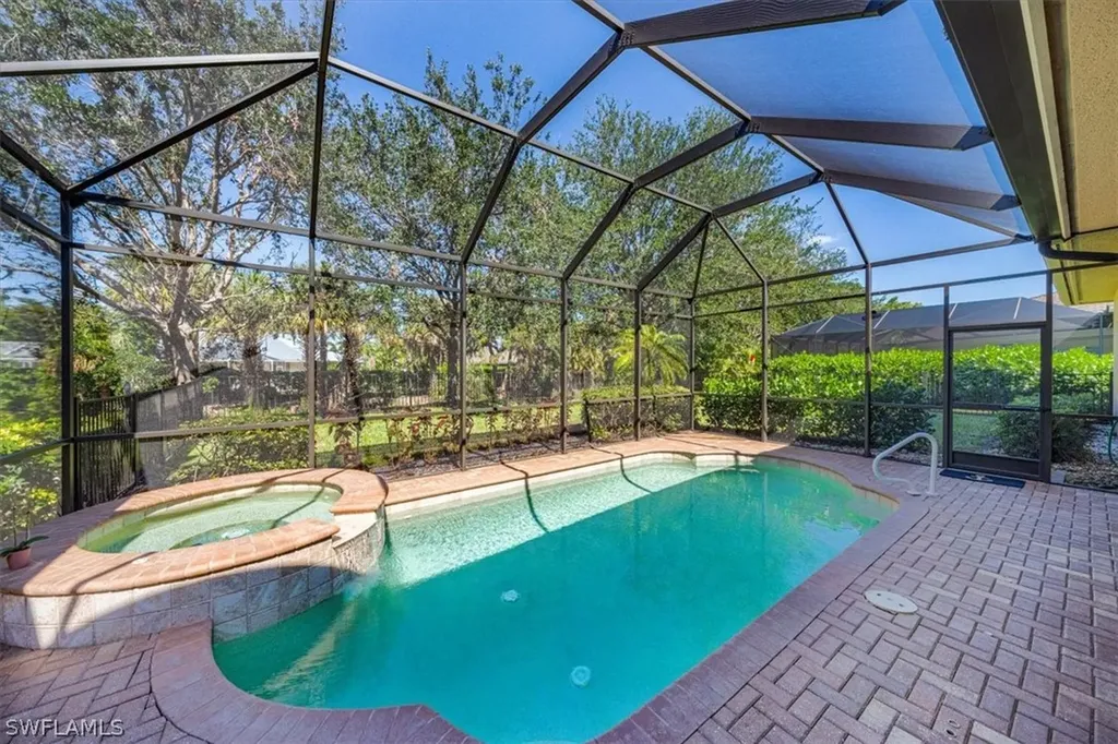 495 Saddlebrook Lane Naples FL 34110
