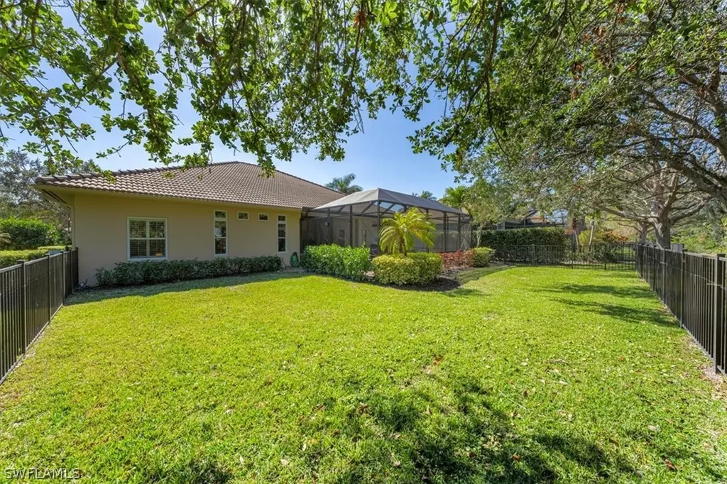 495 Saddlebrook Lane Naples FL 34110