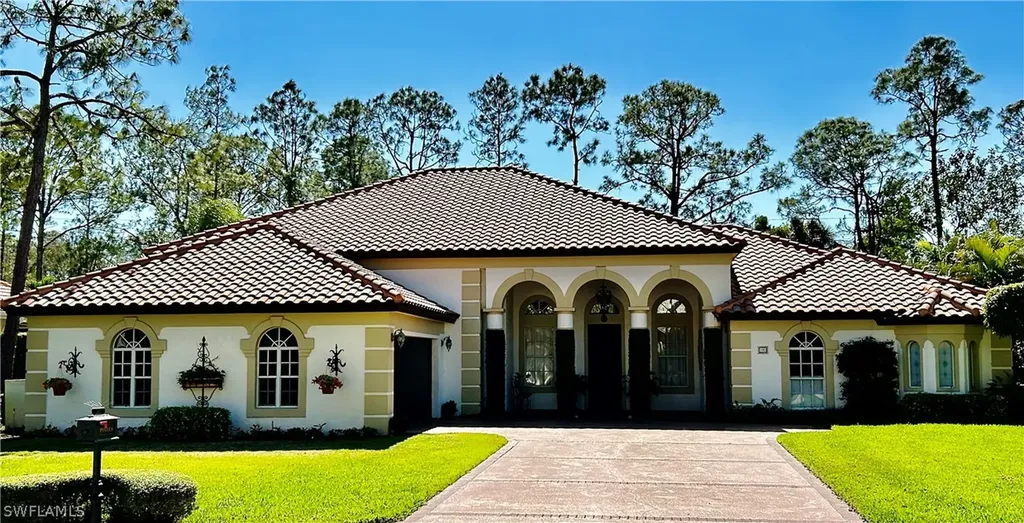 193 Edgemere Way S Naples FL 34105