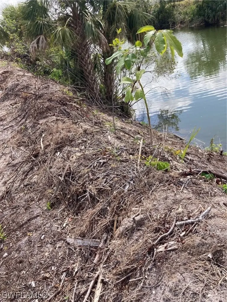 1814 NE 27th Terrace Cape Coral FL 33909