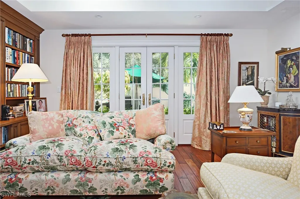 38 Las Brisas Way Naples FL 34108