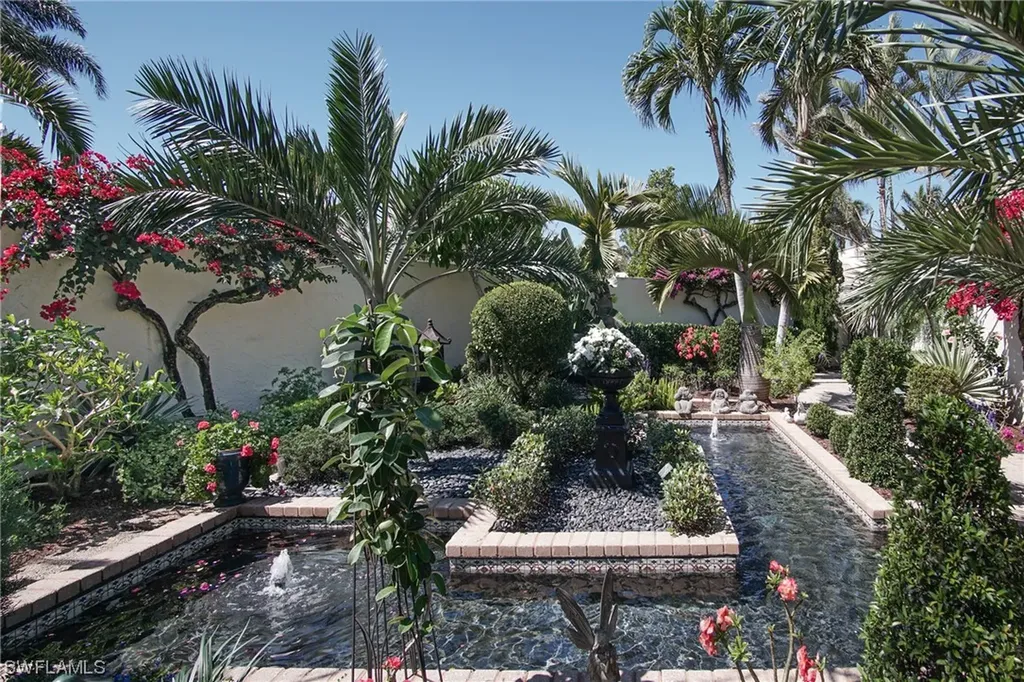 38 Las Brisas Way Naples FL 34108