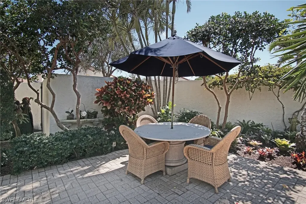 38 Las Brisas Way Naples FL 34108