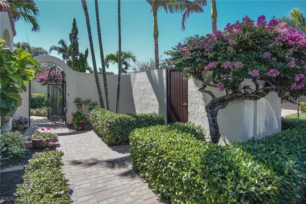 38 Las Brisas Way Naples FL 34108