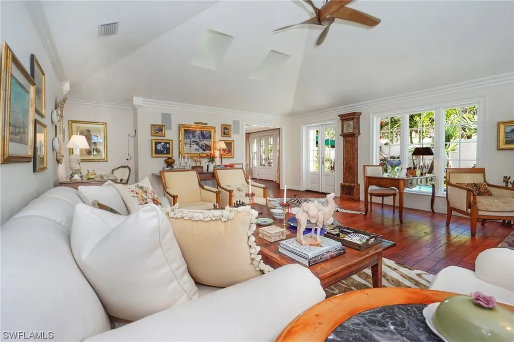 38 Las Brisas Way Naples FL 34108
