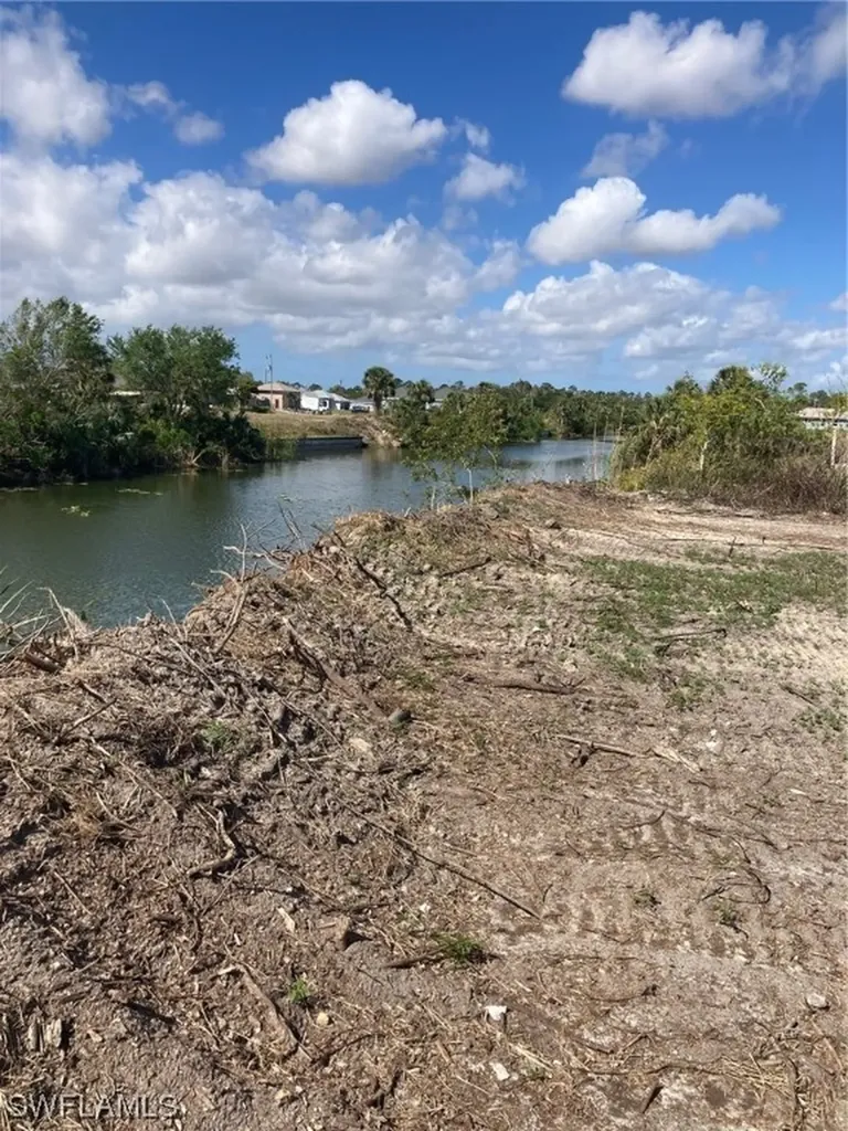 1902 NE 27th Terrace Cape Coral FL 33909