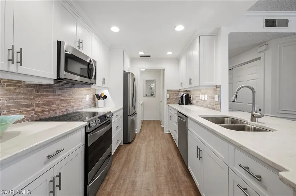 797 Willowbrook Drive Naples FL 34108