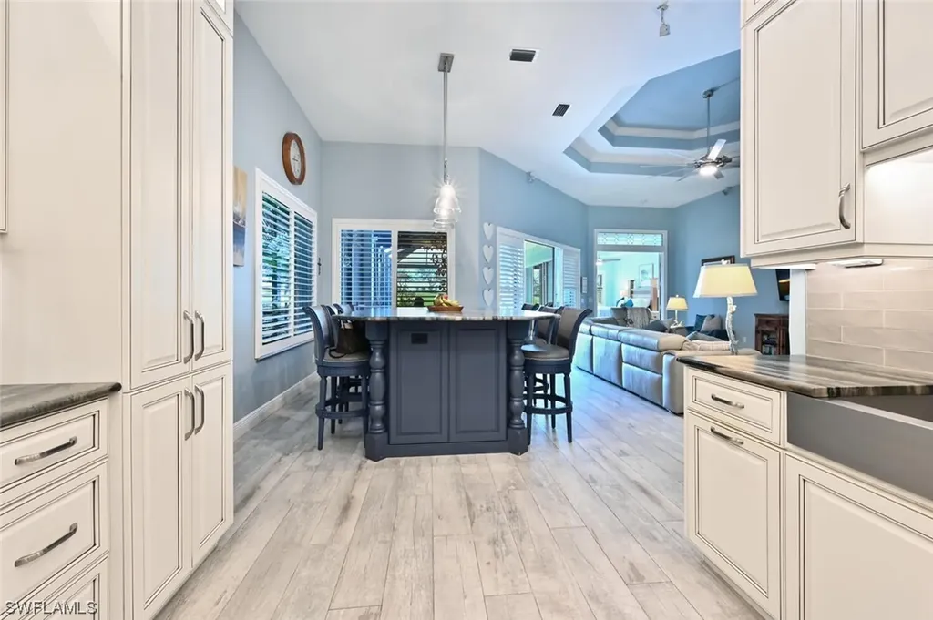 4072 Kensington High Street Naples FL 34105