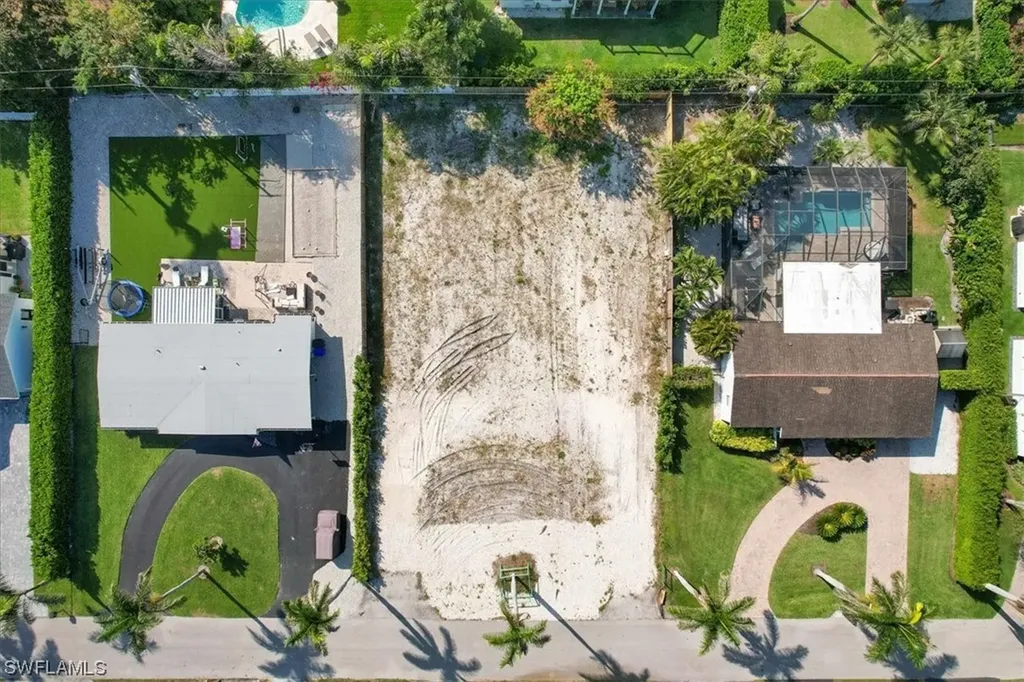 1248 13th Avenue N Naples FL 34102