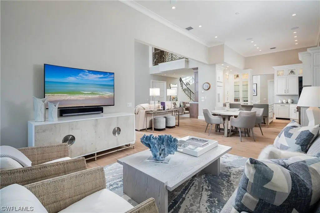 8041 Via Vecchia Naples FL 34108