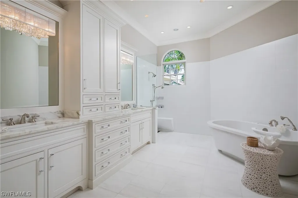 8041 Via Vecchia Naples FL 34108