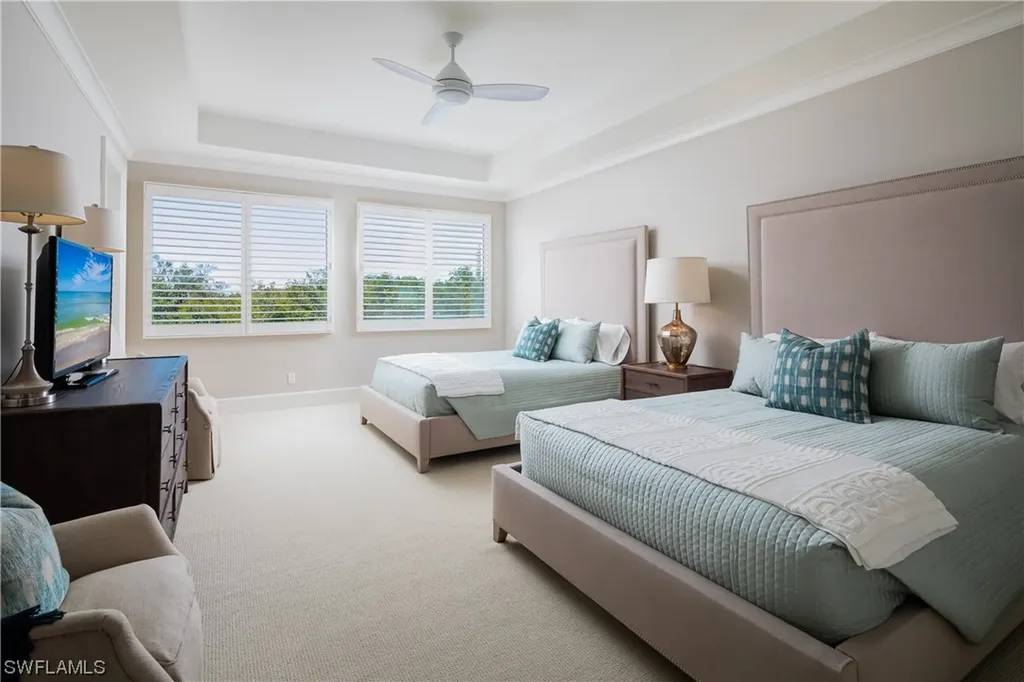 8041 Via Vecchia Naples FL 34108