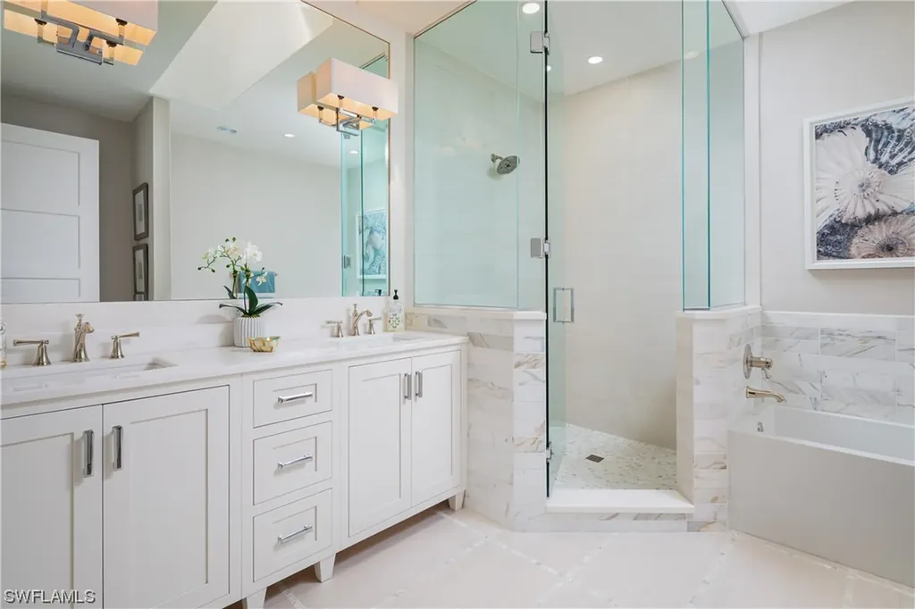 8041 Via Vecchia Naples FL 34108
