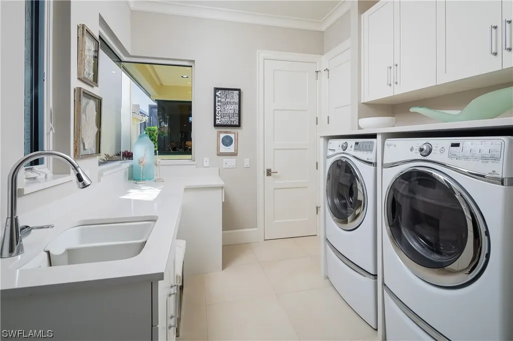 8041 Via Vecchia Naples FL 34108