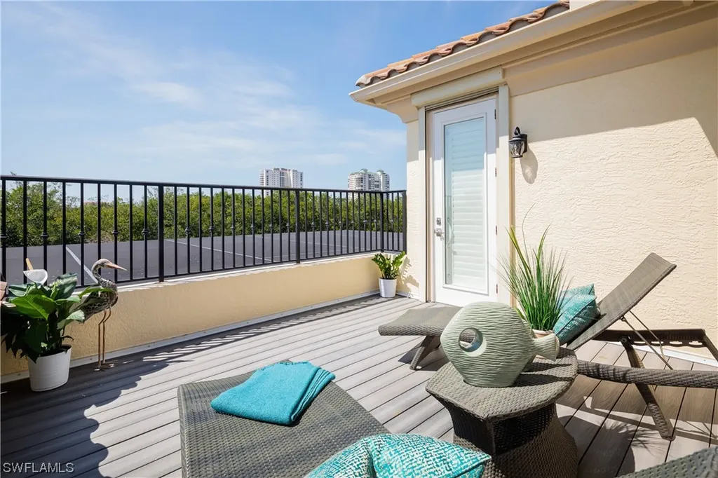 8041 Via Vecchia Naples FL 34108
