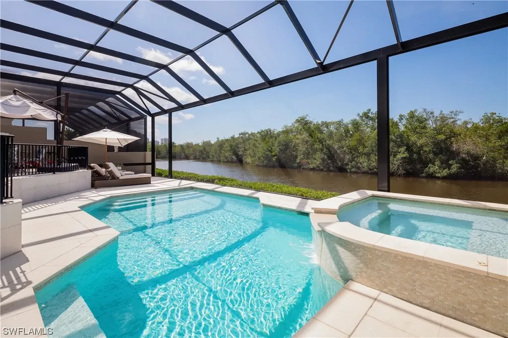 8041 Via Vecchia Naples FL 34108