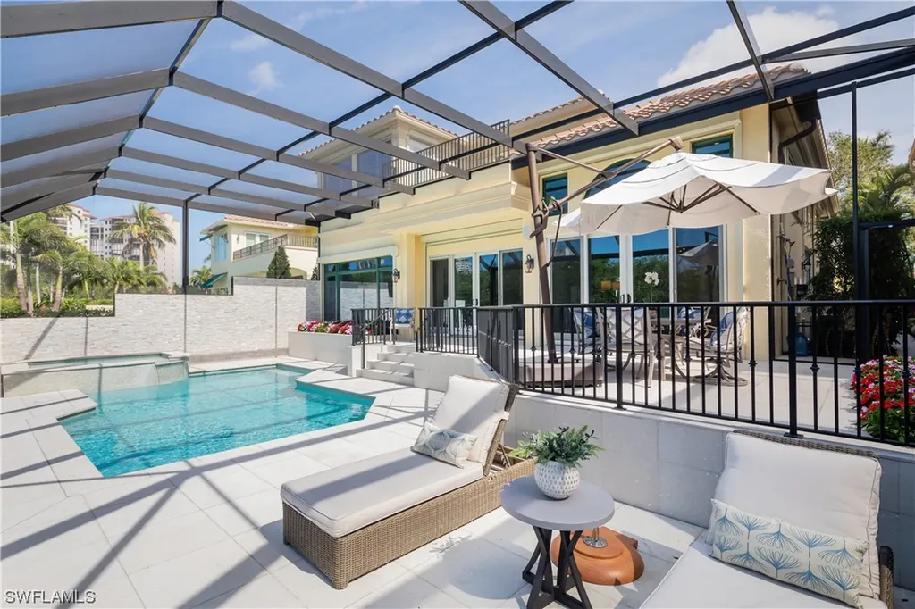8041 Via Vecchia Naples FL 34108